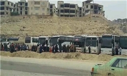خروج بیش از ۹۰۰ تن از عناصر مسلح و خانواده‌هایشان از «حی‌الوعر» به سمت ادلب