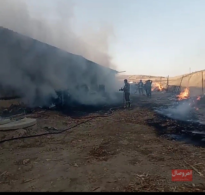 گزارش تصویری از: آتش سوزی کارگاه تخته سه لای در جاده اهر_ورزقان