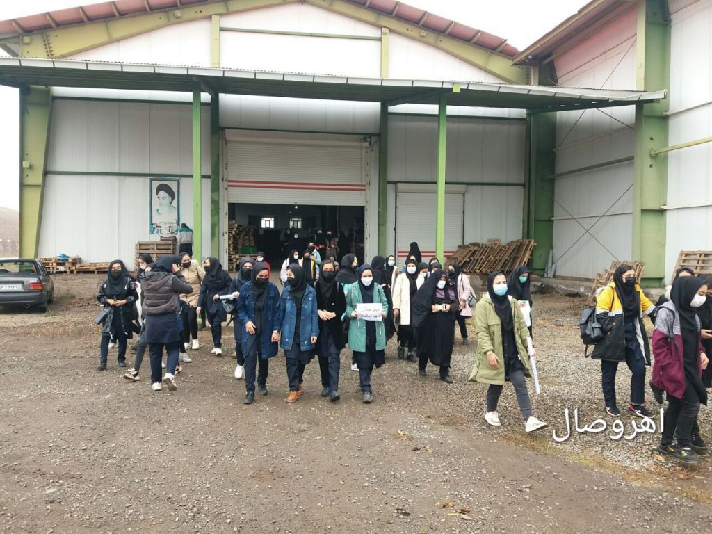 گزارش تصویری از: بازدید دانش آموزان از کارخانجات شهرک صنعتی در شهرستان اهر