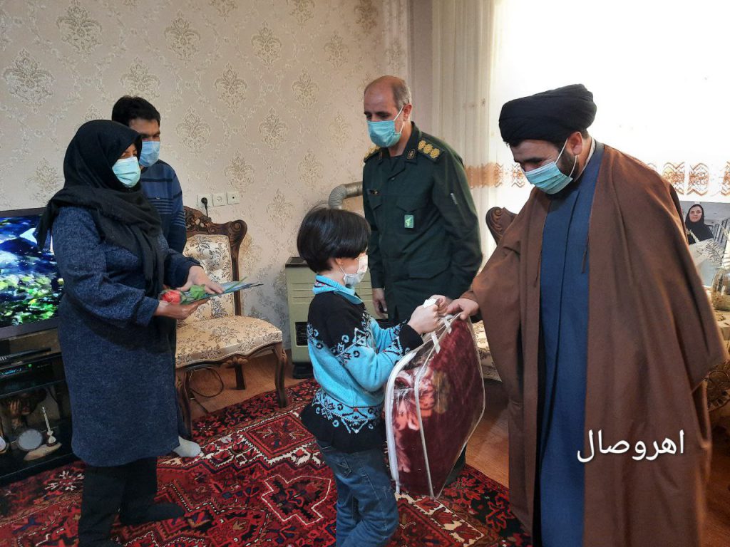 گزارش تصویری از: دیدار با خانواده شهید مدافع سلامت به مناسبت هفته بسیج در شهرستان اهر