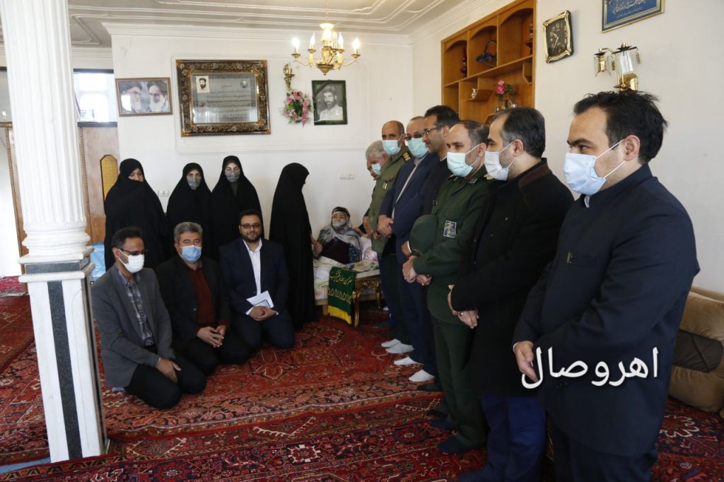 گزارش تصویری از: دیدار مسئولان با جمعی از خانواده های معزز شهدا در اهر