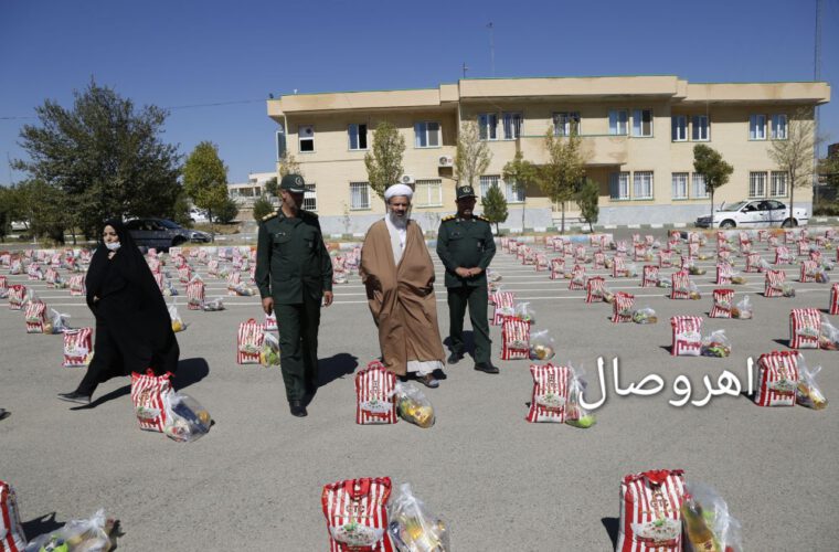 گزارش تصویری از: توزیع ۱۰۰۰ بسته معیشتی توسط سپاه و بسیج بین نیازمندان در اهر