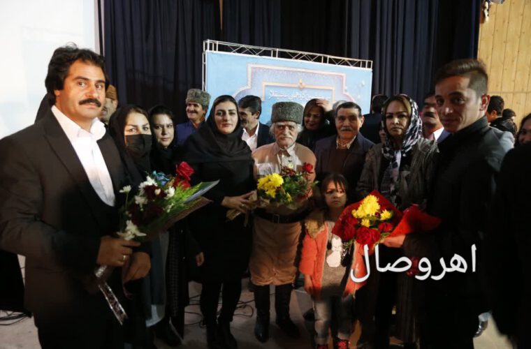 گزارش تصویری از: برگزاری سی و ششمین گردهمایی عاشیقلار و اهدای نشان درجه یک هنری به استاد ولی اله عبدی