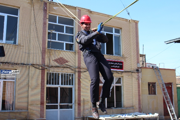 مانور آموزشی استفاده از طناب در مرکز آتشنشانی اهر