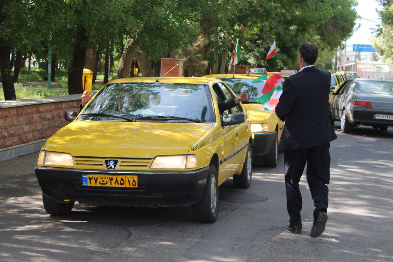 رژه خودرویی تاکسیرانی با همکاری سپاه ناحیه اهر به مناسبت سالروز آزادی خرمشهر