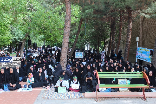 تجمع صیانت از حریم خانواده به مناسبت روز حجاب و عفاف در پارک شیخ شهاب الدین (۱)